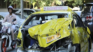 Tài xế 'phê' ma túy đâm nát hơn 30 xe hơi ở Bangkok