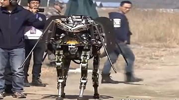 Trung Quốc ra mắt robot chiến đấu phiên bản động vật