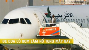 Không tặc cướp máy bay Lybia thản nhiên vẫy cờ khi bị bắt