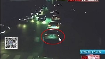 Clip sốc: Bé trai 11 tuổi lấy trộm ôtô lái thử, tông chết người rồi bỏ chạy