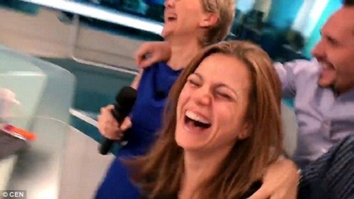 MC thời tiết ăn mừng thắng xổ số 10 tỉ trên sóng trực tiếp