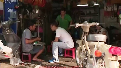 Thủ đoạn thay thế phụ tùng xe máy hàng nhái