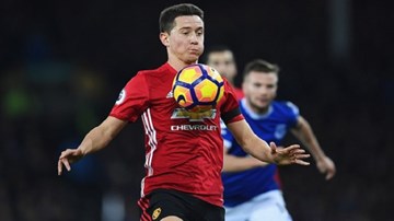 Ander Herrera làm đồng đội cười bò vì thói quen mê tín