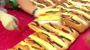 Hàng nghìn người Mexico tụ tập thưởng thức bánh Vua khổng lồ
