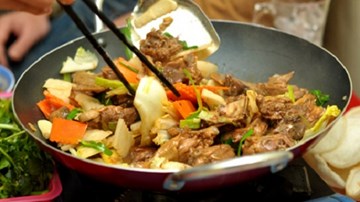 Lẩu khô - Món ăn độc đáo cho ngày mưa