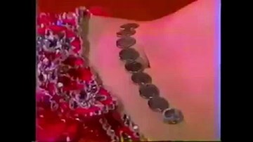Clip đồng xu nhảy múa trên bụng mỹ nữ 