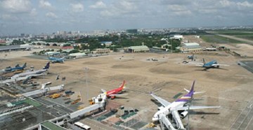 Quá tải, sân bay Tân Sơn Nhất vượt qua cao điểm Tết bằng cách nào?