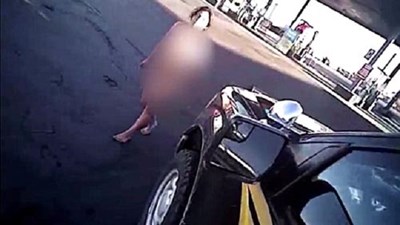 Người phụ nữ khoả thân cướp ô tô cảnh sát Mỹ