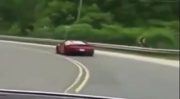 Siêu xe Ferrari F430 nát đầu vì mất lái trên đường đèo