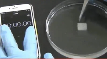 Hàn Quốc phát minh thành công thẻ nhớ tự tan trong nước