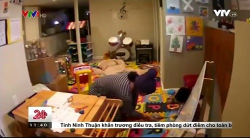 Bảo mẫu cố tình làm bỏng trẻ nhỏ bằng dụng cụ uốn tóc