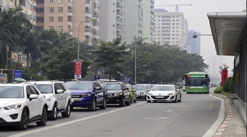 Lắp dải phân cách cứng cho làn bus nhanh BRT: Nhiều ý kiến trái chiều