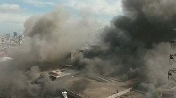 Khu chợ nổi tiếng tại Indonesia cháy dữ dội