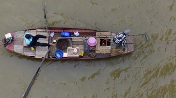 Đi chuộc cá phóng sinh ở Sài Gòn ngày đưa ông Táo về trời