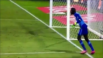 Chấn thương vô duyên của thủ môn Senegal, Diallo vs Algeria