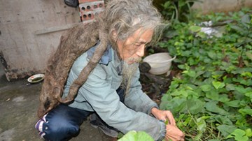 Chuyện về người đàn ông có mái tóc 10 năm không cắt