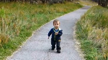 Nể phục suy nghĩ của cậu bé 6 tuổi nhưng vóc dáng như trẻ lên 1