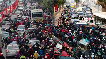 Chiều 27 Tết, ai ngờ Hà Nội tắc thế này