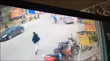 Thong dong vào nhà, người đàn ông hoảng hốt khi phát hiện sự việc sau lưng