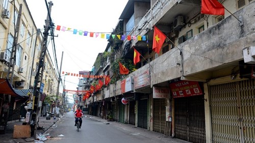 Hà Nội khác lạ mà thân quen sáng mùng 1 Tết