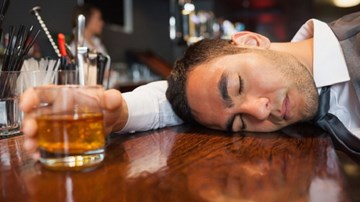 Bí quyết uống rượu bia không say xỉn, đau đầu ngày Tết