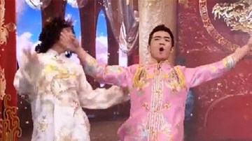 Công Lý bị tát bật ngửa trong 