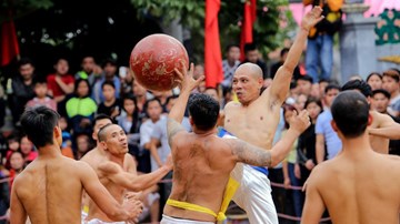 Trai làng ẩu đả và đổ máu trong lễ hội vật cầu Hà Nội