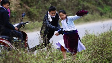 Cảnh bắt người về làm vợ giữa đường vắng ở Hà Giang