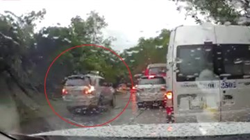 Ôtô ngang nhiên chạy ngược chiều gặp CSGT và cái kết 'đắng'
