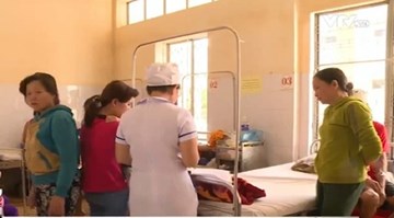 Cháu bé bị rớt xuống bồn cầu đã qua cơn nguy kịch