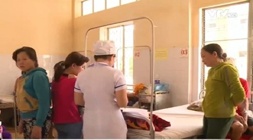 Cháu bé bị rớt xuống bồn cầu đã qua cơn nguy kịch