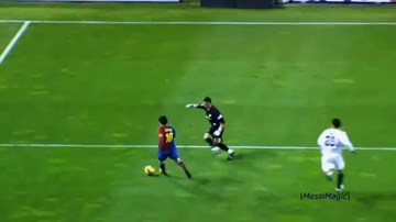 10 pha làm bàn từ góc hẹp của Messi