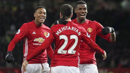 Mkhitaryan vượt nghịch cảnh, Martial nhìn mà học tập!