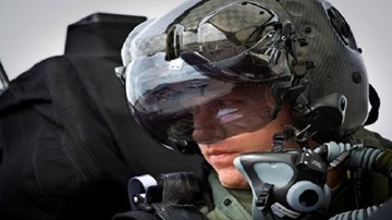 Báo Nga: Mũ phi công siêu chiến cơ F-35 làm gãy cổ và vô dụng