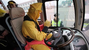 Tề Thiên Đại Thánh cũng bị cảnh sát 