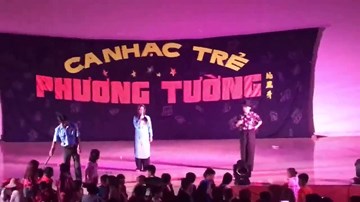 Hình ảnh rõ nét nhất danh hài Trường Giang bỏ sân khấu vì bị ném chai