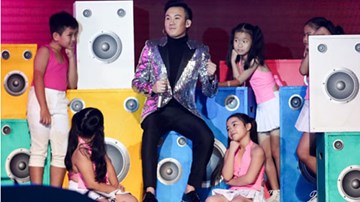 Hit “Ông bà anh” lại gây náo loạn tại The Remix