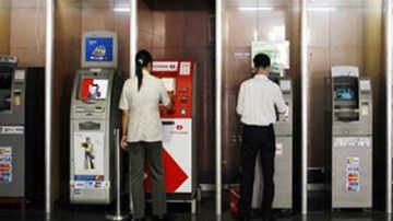 Bỏ quên ở cây ATM, thẻ ngân hàng nào dễ bị mất trộm?