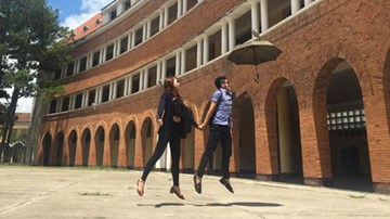 Chàng trai Việt vượt 'ngàn trắc trở' cầu hôn bạn gái nơi tình yêu bắt đầu