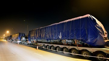 Cận cảnh toa tàu, đầu máy đường sắt trên cao về Hà Nội lúc nửa đêm