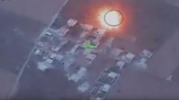 Không quân Syria ném bom IS ở phía nam al-Bab, Aleppo