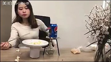 'Thánh ăn' công sở tái xuất, hồn nhiên tự nổ bỏng ngô, xem phim Hàn