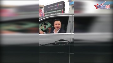 Tự Long hài hước 'tán gái' trên đường đi đám hỏi MC Thành Trung