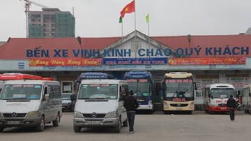 Bảo vệ bến xe Vinh “tẩn” lái xe taxi tóe máu