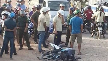 Xác minh vụ gần 100 công nhân đập phá xe CSGT vì bị 'xử phạt'