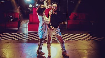 Nam vũ công nhảy 'Lạc trôi' theo phong cách 'quái' thu hút sự chú ý