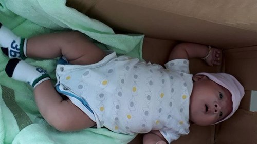 Cãi nhau với chồng, mẹ bỏ con trai 2 tháng tuổi vào thùng giấy để ven đường