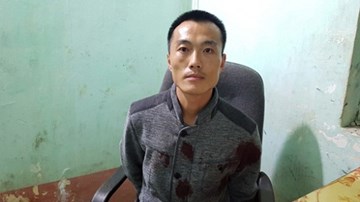 Khách TQ đập gậy liên tiếp vào đầu nữ nhân viên ở Lào Cai