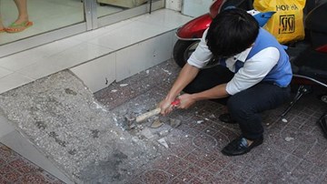 Nhiều nhà dân quận 3 tự đập bậc thềm, trả đất lấn vỉa hè