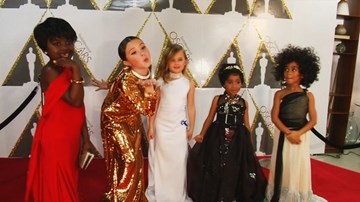 Mẫu nhí hóa thân thành sao trên thảm đỏ Oscar gây sốt